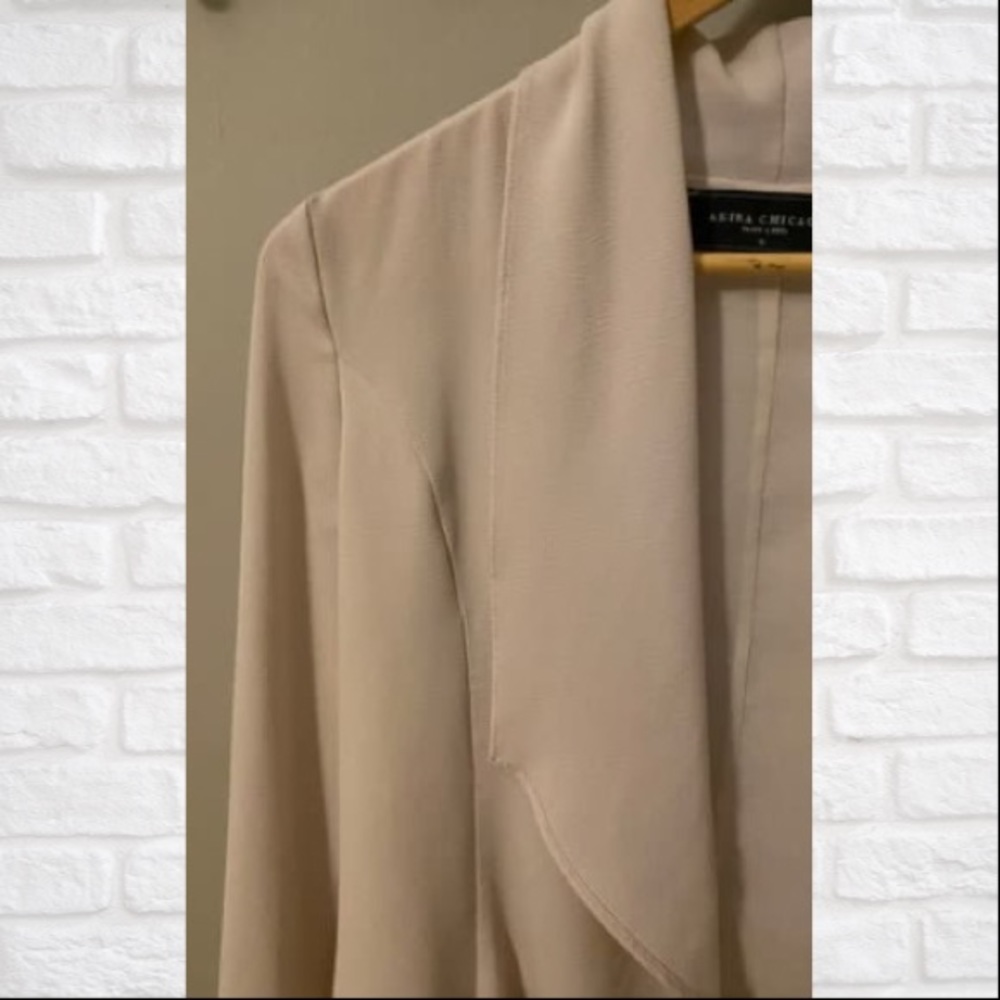 Beautiful Lightweight Spring Blazer - Picture 2 of 4